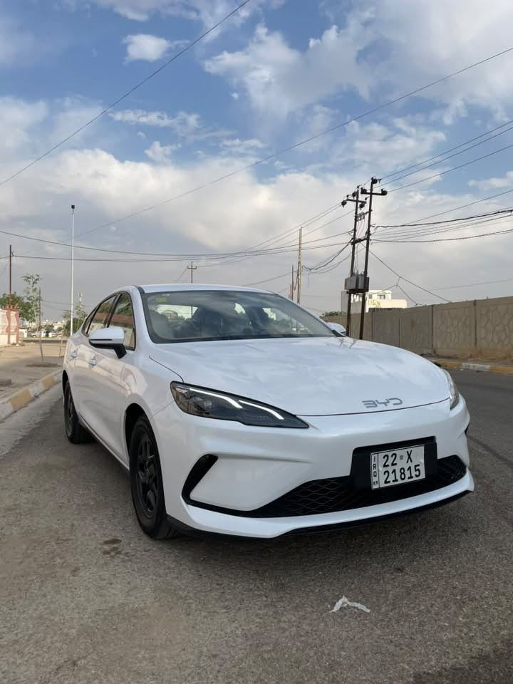 بي واي دي سيل5 بدون صبغ السياره بيها فقط مكان واحد تعديل بدون دواخل ماشيه 30 الف سعر 135      رقم الهاتف       ***********
