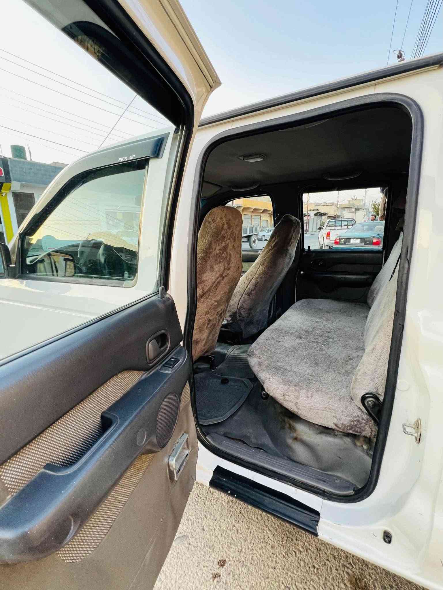 فۆرت رانجەر ٢٠٠٥مزایدە دەبل ئەکسل گاز گێرو مەکینەی بیلادە نەکراوەتەوە هەمو گیانی بە شەرت کارەبای مەزبوتە گێری قورسو سوکی مەزبوتە جوار جام کارەبا تەبریت جوار تایەی لۆکی لە ژێرە گاز زۆر کەم ئەخوا گۆرینەوەش ئەکەم لەسەر دل گرتن
واتس ئەپو ڤایبەری لەسەرە
*********** بشدار, السليمانية

نص مكتوب في الصور:
- PICK UP