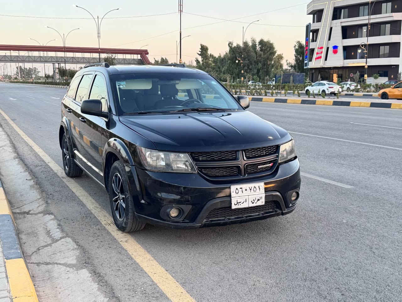 دوج جورني 2018 
لون اسود داخل اسود 
تبريد شغال 
مكينة بحالة ممتازة 
سيارة جاهزة للاستخدام 
بس تحتاج بعض التقليمات 
السعر 120 ورقة 
للتواصل 
*********** موصل, نينوى
