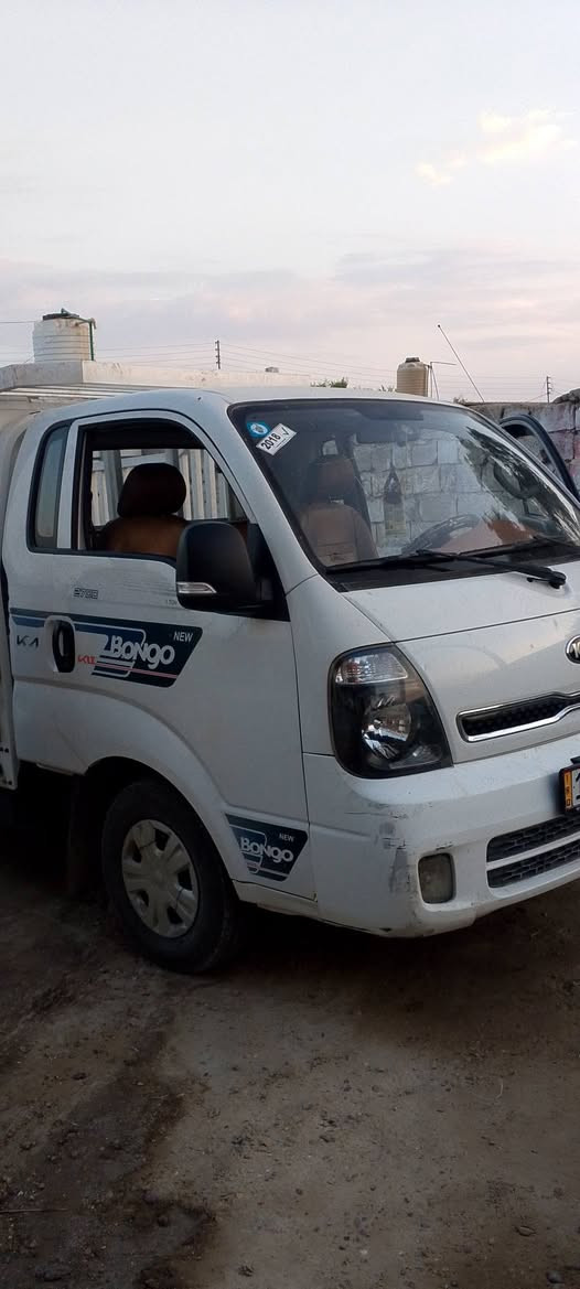 السلام عليكم
كيه2018 رقم بغداد انكليزي تحويل مباشر 

 عده معجون بسيط من جهه السايق 
تبريد  شغال مكفول
كير  مكفول محرك خيط بخار

شاصي رقم شاصي كفاله 

صدر جديد تخم تاير جديد 

السعر120وبيه مجال رقمي 

***********بغداد اليوسفيه

