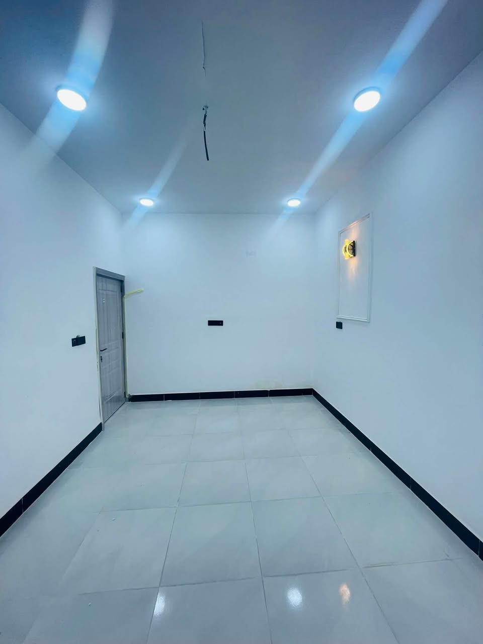 دار للبيع ١٠٠م مربع
طابو زراعي اقرار محكمه 

خدمات متوفره 

اساس وسقف كونكريت بناء طابوق جمهوري🧱 

يحتوي ع غرفة وصاله ومطبخ وستقبال وصحيات

العنوان نجف ملحق ميسان 

السعر ٤٣ 

للتواصل 

***********

