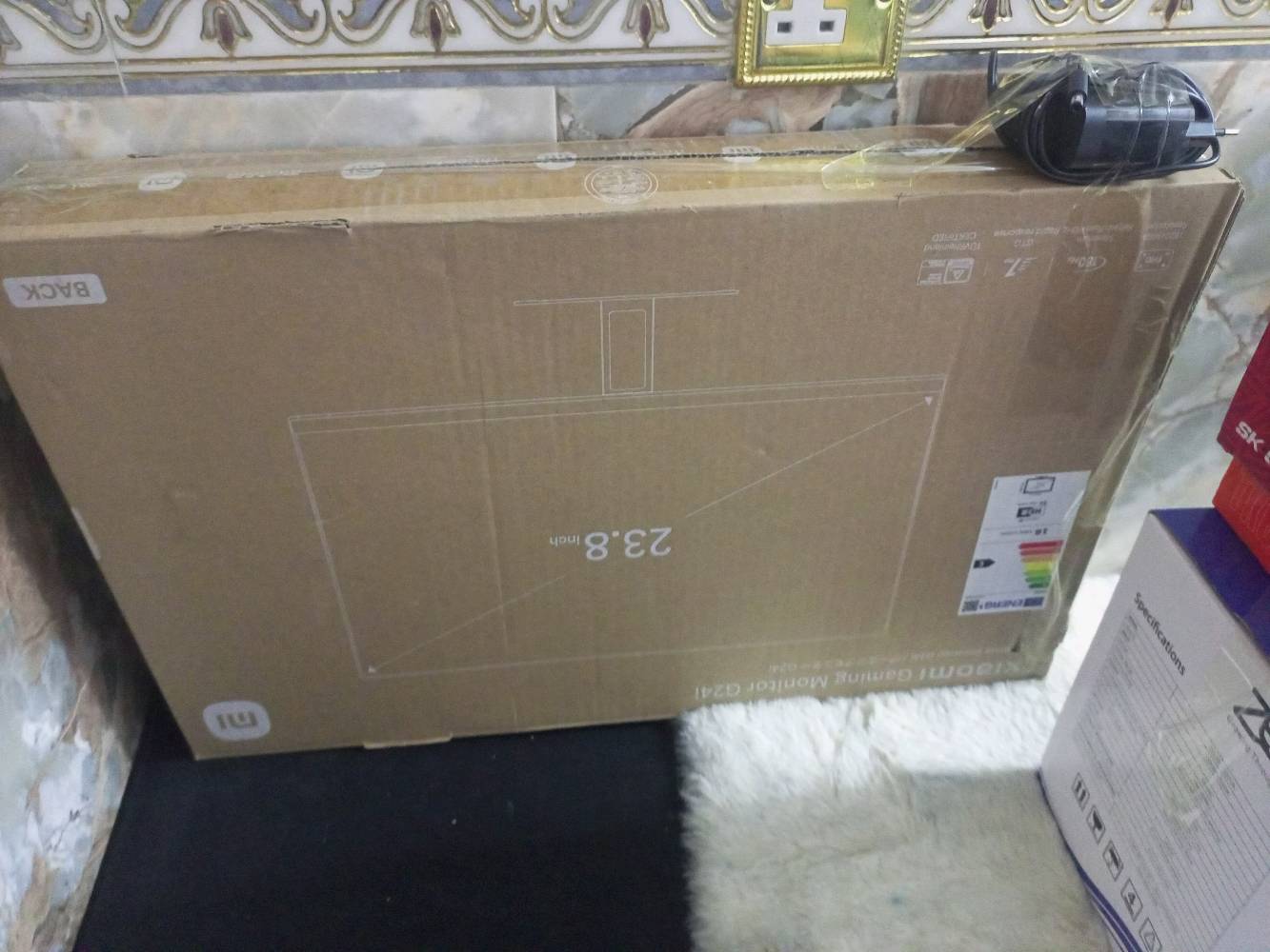 للبيع معه ميز كامل وكرسي شاشه  سعر تراب 550الف وبي مجال مال متوازي   ......المعالج: Intel Xeon E5-2680 v4 (14 نواة و 28 خيط معالجة) - أداء ممتاز في التعدد والمهام الثقيلة. اومراوس بلابتوب كيمنج
المذربورد: X99 - لضمان الاستقرار ودعم الأداء العالي.
الكرت: AMD Radeon RX 580 (8GB) - لتشغيل الألعاب على دقة 1080p بإعدادات قوية.
الرامات: 16GB RAM - مساحة كافية لتشغيل الألعاب والبرامج بسلاسة.
التخزين: 512GB SSD - سرعة فائقة في إقلاع النظام وتحميل الألعاب.
التبريد والتهوية: 4 فانات تبريد لضمان درجات حرارة منخفضة وتدفق هواء ممتاز.
الباور سبلاي: 500 Watt - طاقة كافية ومستقرة لكافة القطع.
الملحقات المرفقة:
الشاشة: شاومي (Xiaomi) بتردد 180Hz - سلاسة فائقة واستجابة ممتازة للألعاب التنافسية.
السماعات: سماعات أصلية RGB - صوت نقي وصافي (بدون أي وشة) مع إضاءة ممتازة.
حالة الجهاز: ممتازة وجاهز للاستخدام الفوري (تم فحصه واختباره بالكامل).] ويا يوبي اس 1500وجديد كارتونه 
المكان: [بغداد شعب نهايه حي اور ]
التواصل: عبر الرسائل أو الاتصال على الرقم [***********].توصيل ماعندي تجي تفحص يمي وشف نضافه 💯
للبيع معه ميز كامل وكرسي  ......المعالج: Intel Xeon E5-2680 v4 (14 نواة و 28 خيط معالجة) - أداء ممتاز في التعدد والمهام الثقيلة. اومراوس بلابتوب كيمنج
تعتبر شاشة Xiaomi Gaming Monitor G24i (بحجم 23.8 بوصة ومعدل تحديث 180Hz) من أفضل الخيارات الاقتصادية الموجهة للألعاب، حيث تجمع بين السرعة العالية وجودة الألوان بفضل لوحة Fast IPS.
أبرز المواصفات الفنية
حجم الشاشة: 23.8 بوصة.
دقة العرض: Full HD (1920 \times 1080).
معدل التحديث: 180Hz (عبر منفذ DisplayPort).
زمن الاستجابة: 1ms (GtG) لتقليل التغبيش والضبابية في الألعاب السريعة.
نوع اللوحة (Panel): Fast IPS لألوان دقيقة وزوايا رؤية عريضة (178^\circ).
تغطية الألوان: 99% من نطاق sRGB.
تقنيات المزامنة: دعم FreeSync / Adaptive-Sync لمنع تقطع الصورة (Tearing).
المنافذ: منفذ DisplayPort 1.4 ومنفذ HDMI 2.0 ومخرج للصوت.
المميزات الرئيسية
سلاسة ممتازة: معدل 180Hz يوفر أداءً مثالياً لألعاب السرعة والتصويب (مثل Fortnite وPUBG).
دقة ألوان وحماية: تدعم تقنية تقليل الضوء الأزرق لراحة العين أثناء الجلسات الطويلة.
تصميم عصري: حواف نحيفة للغاية مع إمكانية إمالة الشاشة (Tilt).