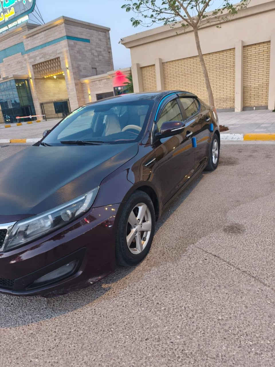 سلام عليكم سياره نوع اوبتيمه موديل 2015وارد امريكي  تحكم ستيرن اشاير بل مري حساسات امامي خلفي كامره دواره مري شفط اشاير بل مري كير ومكينه حداديه تبريد ثلج كشنات جلت كفاله عامه من صبغ والضربه والتبديل السعر 90وبيه مجال حك جيه العنوان كربلاء رقم الهاتف ***********

