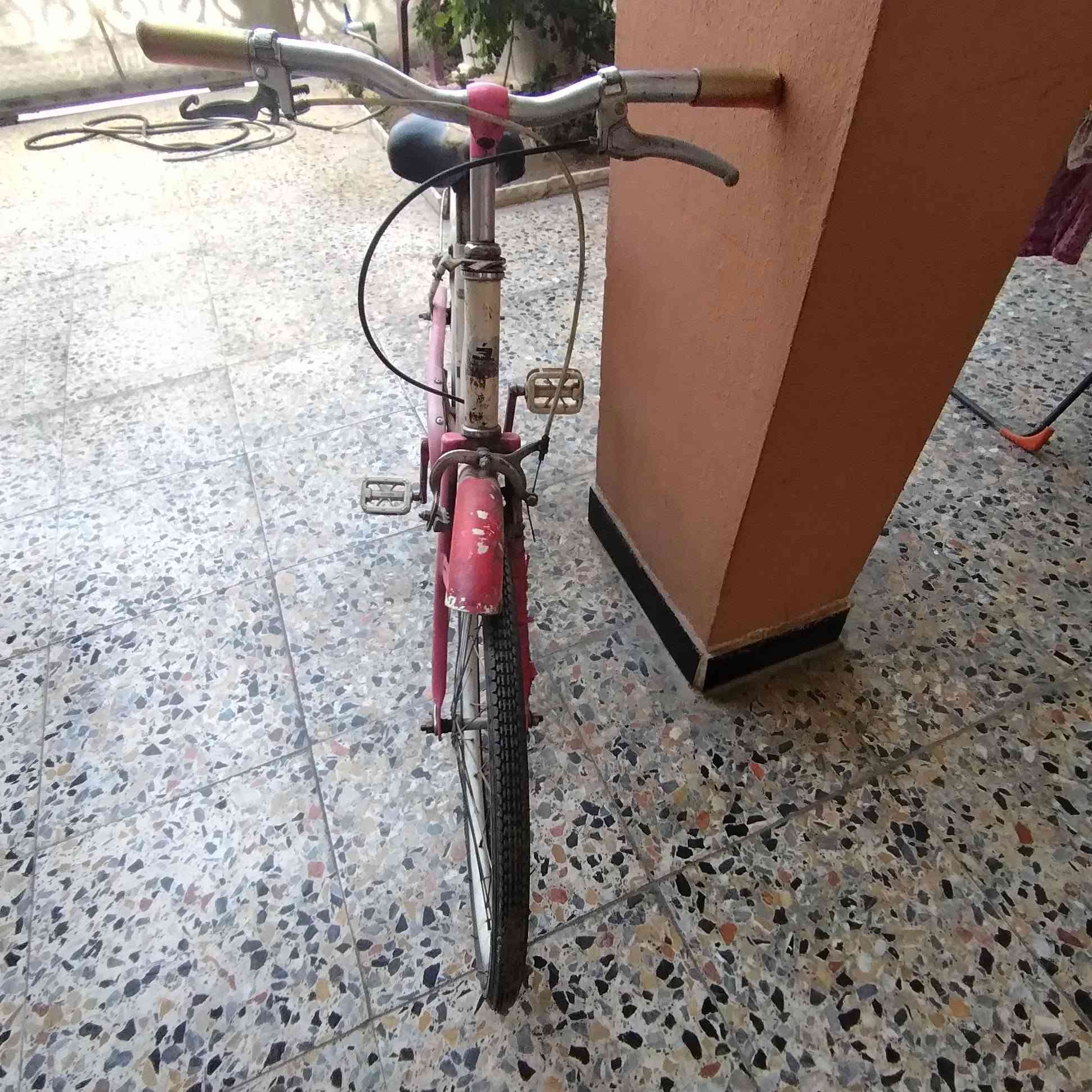 السلام عليكم
دراجه هوائية حجم ٢٤ بحاله جيده جدا باله نظيفه السعر ٥٠ الف دينار بيه مجال قليل المكان بغداد الدوره للاستفسار الاتصال على الرقم *********** يوجد وات
