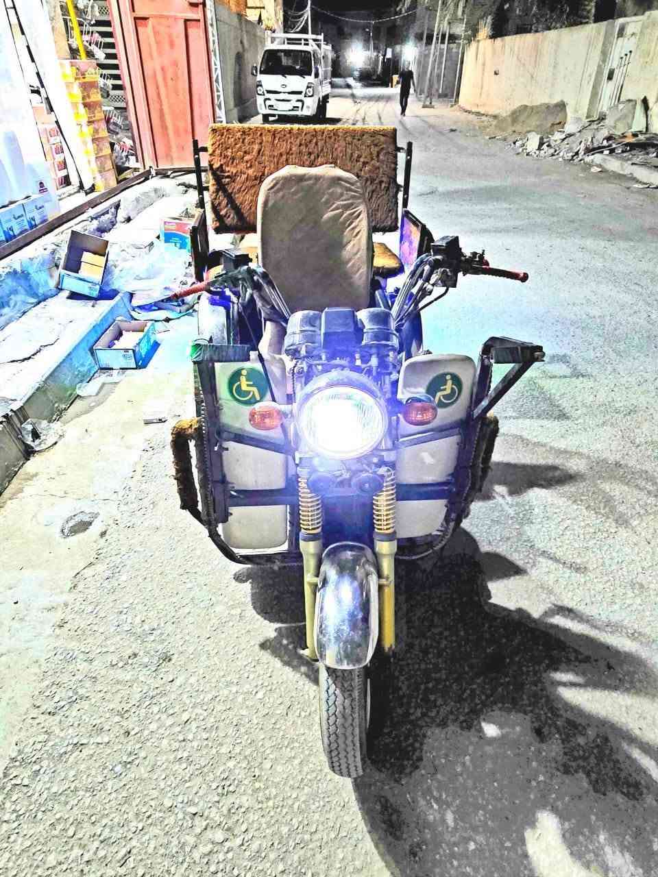 دراجة نارية ثلاث عجلات.. ... بت عم الجديدة .. ..فول مواصفات .. بانزين .  السعر 950 .. مكالفيني بل نشر واذا اتفيدك راسلني .. أو اتصل على الرقم التالي 
***********
