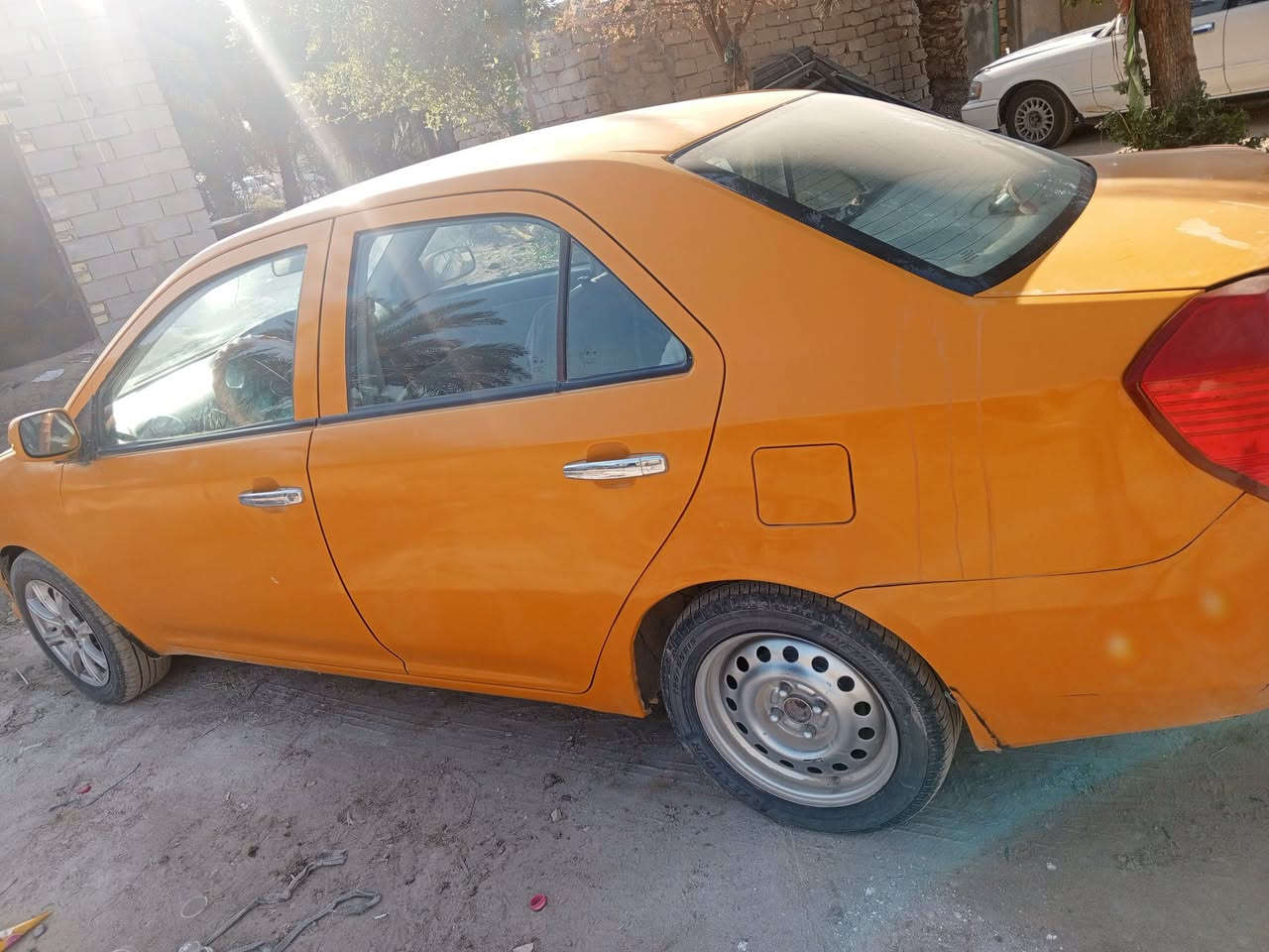 سياره جلي ام كي مكينه وكير نضاف كله شغاله راعيه يريد مداور مكاني ناصريه مركز سعره 20 بيه مجال ***********
