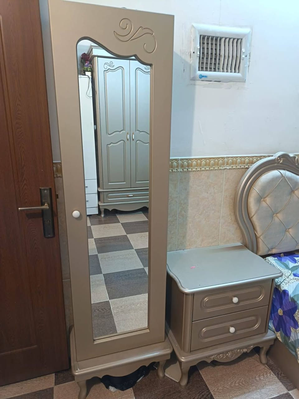 السلام عليكم  
غرفه ايطالي اصلي للبيع المكان اربيل خمسه حصوروت التفاصيل  عال رقم  ***********
