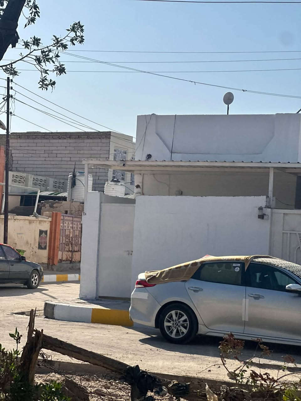 بيت طابو للبيع قرب حسينيه الحسن المجتبى
بيت ركن مساحته 250 م. يحتوي على غرف ٢/ مطبخ حار وبارد/ صحيات /استقبال /صاله / البيت كامل جيب غراضك (استفسار)

*********** 

***********
