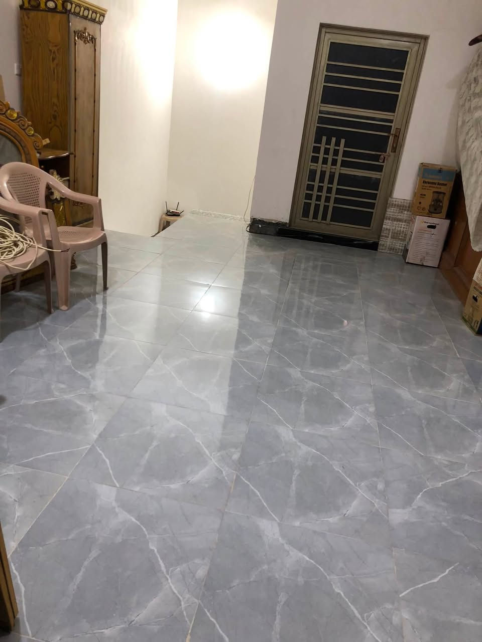بيت للبيع الجغيفي الثانيه مقابل جامع المعاضيدي
مساحه125
طابقين 
الطابق الارضي (نقص ارضيه وابواب)
 غرفة ، صاله ، منور 2 ، صحيات ، استقبال ، صحيات خارجيه
الطابق الثاني (نقص ابواب)
غرفتين2 ، بلكونه ، صالة ، صحيات 
سطحين 
سعر 100مليون 
للتواصل ***********
