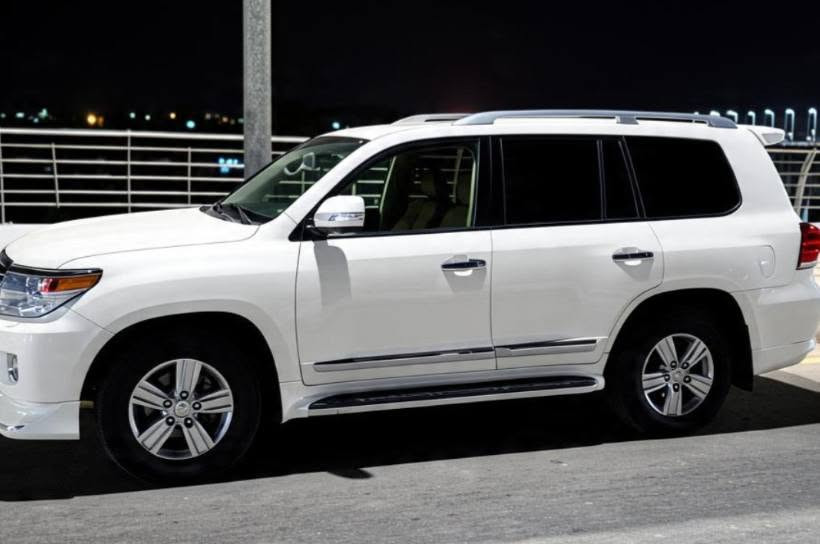 للبيع تويوتا لاندكروزر GX بريم موديل 2015 كفالة عامة السعر 355ورقه وبيه مجال
الفئة: GX فول مواصفات
المحرك: V6
الجير: أوتوماتيك
المحرك ما مفتوح
المحرك والكير والتبريد والأكسل كلها مكفولة بشرط 100٪
المواصفات:
بصمة
شاشة كبيرة
سلايد
ثلاجة
تحديد سرعة
6 إيرباكات
حساسات أمامية وخلفية
بخاخ لايتات مرايات شفط اشارة بالمري  
والسونار مرفق بالمنشور 
محرك وكير على وضع الشركة برغي ممفتوح بيهة 
مكاني البصره قضاء المدينه 
للاستفسار ***********
