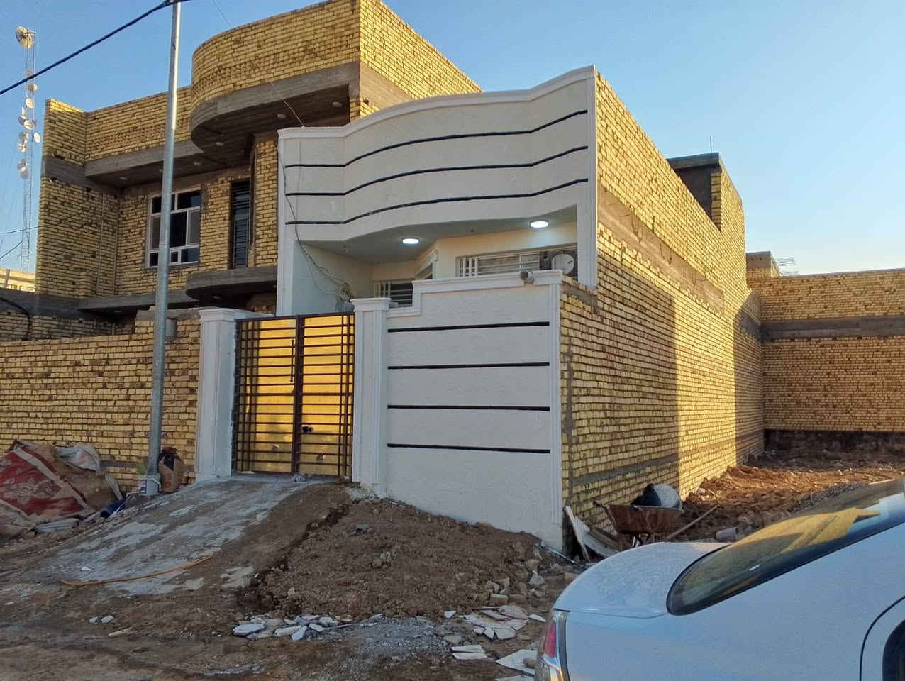 المشتمل للبيع بالخاجيه الجرحى مساحه 100 متر بناء جديد كامل  يحتوي على استقبال ومطبخ وهول وغرفة نوم 
السعر 79 بي مجال قليل
رقم الهاتف.   ***********
