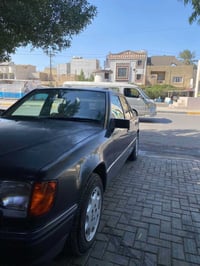 مارسدس موديل 91كفاله عامه من ضربه او صبغ سياره جديده بس مابيهه صبغ بس ...