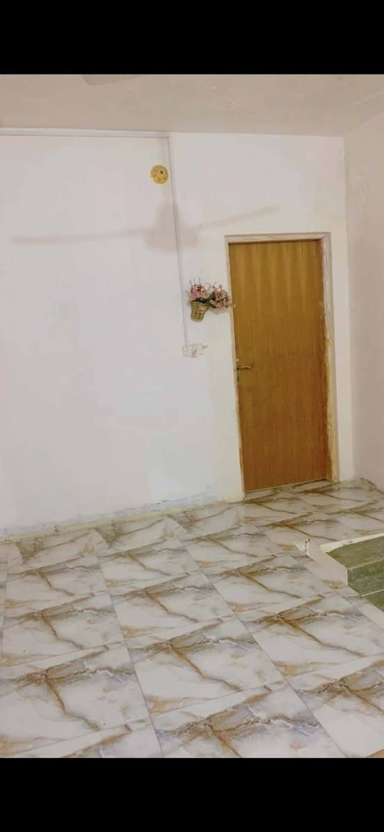 السلام عليكم
بيت للبيع المساحة 120 متر زراعي صرف سند 25 في حي الصحة خلف المدهش  المنطقة مشمولة بالمجاري والتبليط الطابق الاول يحتوي على ( صالة - مطبخ - هول - غرفة نوم - حمام - مناور عدد 2 ) و الطابق الثاني يحتوي على ( غرفة نوم - حمام - سطح كبير ) الارضية بورسلين درجة اولى  البيت عالي عن الشارع للاستفسار الاتصال على الرقم ***********
