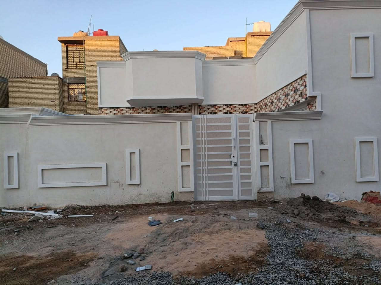 يتوفر رهنيه 160م جديد غير مسكون وكذالك 105م جديد غير مسكون في الدوانم وكذالك مشتمل طابق ارضي جديد رهنيه للتواصل 
***********-***********
