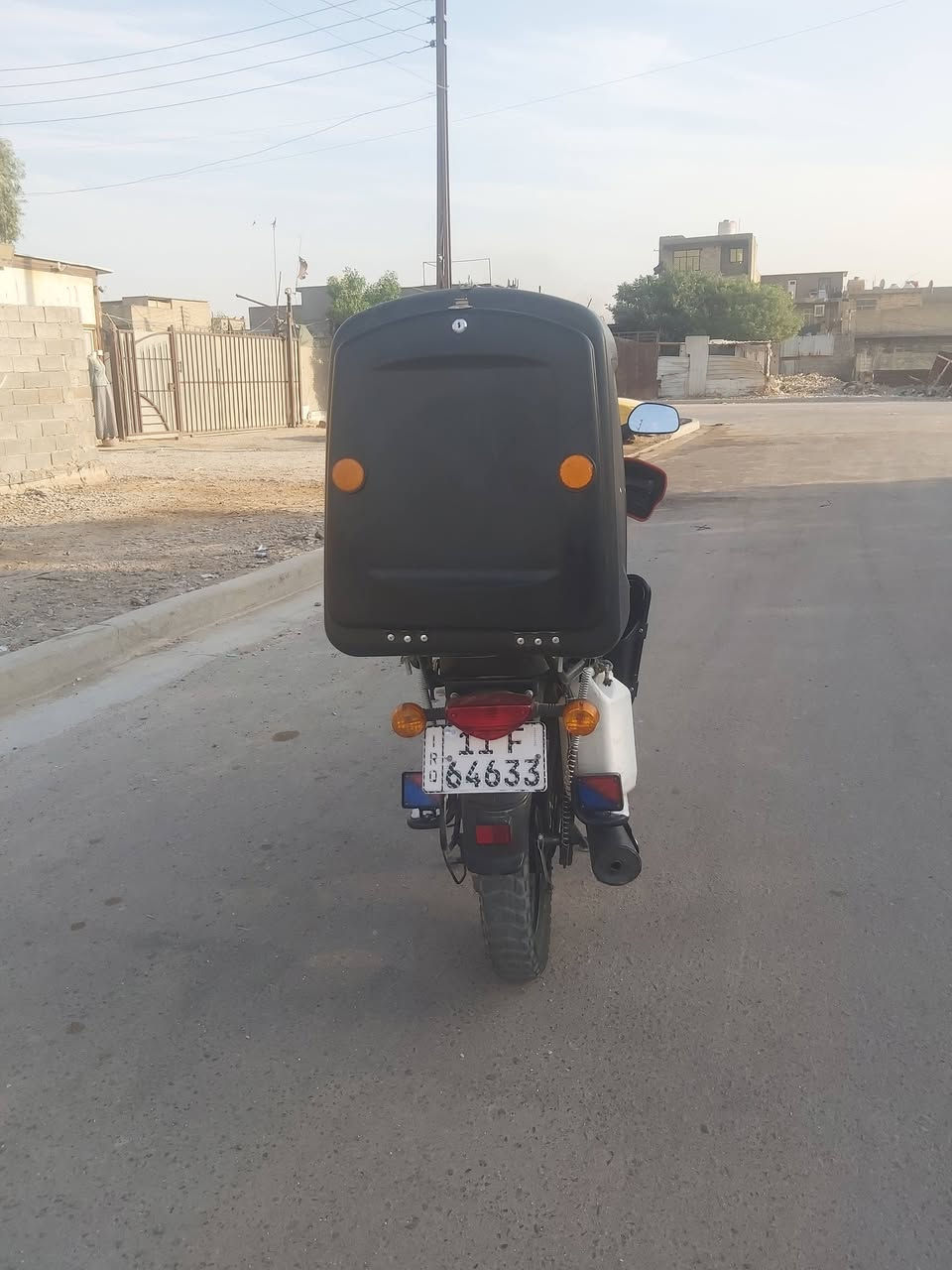 السلام عليكم  بوكسر كلاسك رقم  بغداد انكليزي موديل 22دخول 23الدراجة كلشي ماتصرف عليهة لين كاملة من كلشي المحرك اخرس لا نضوح لا تبخير كهربايت كلشي شغال التحويل ثاني يوم الدراجة احلة من الصورة تجي وتشوف بعينك ول@ شراي يدلل سعره(2200) او مليونين و ميتن ول شرايي يشعل اعيوني رقمي ***********
