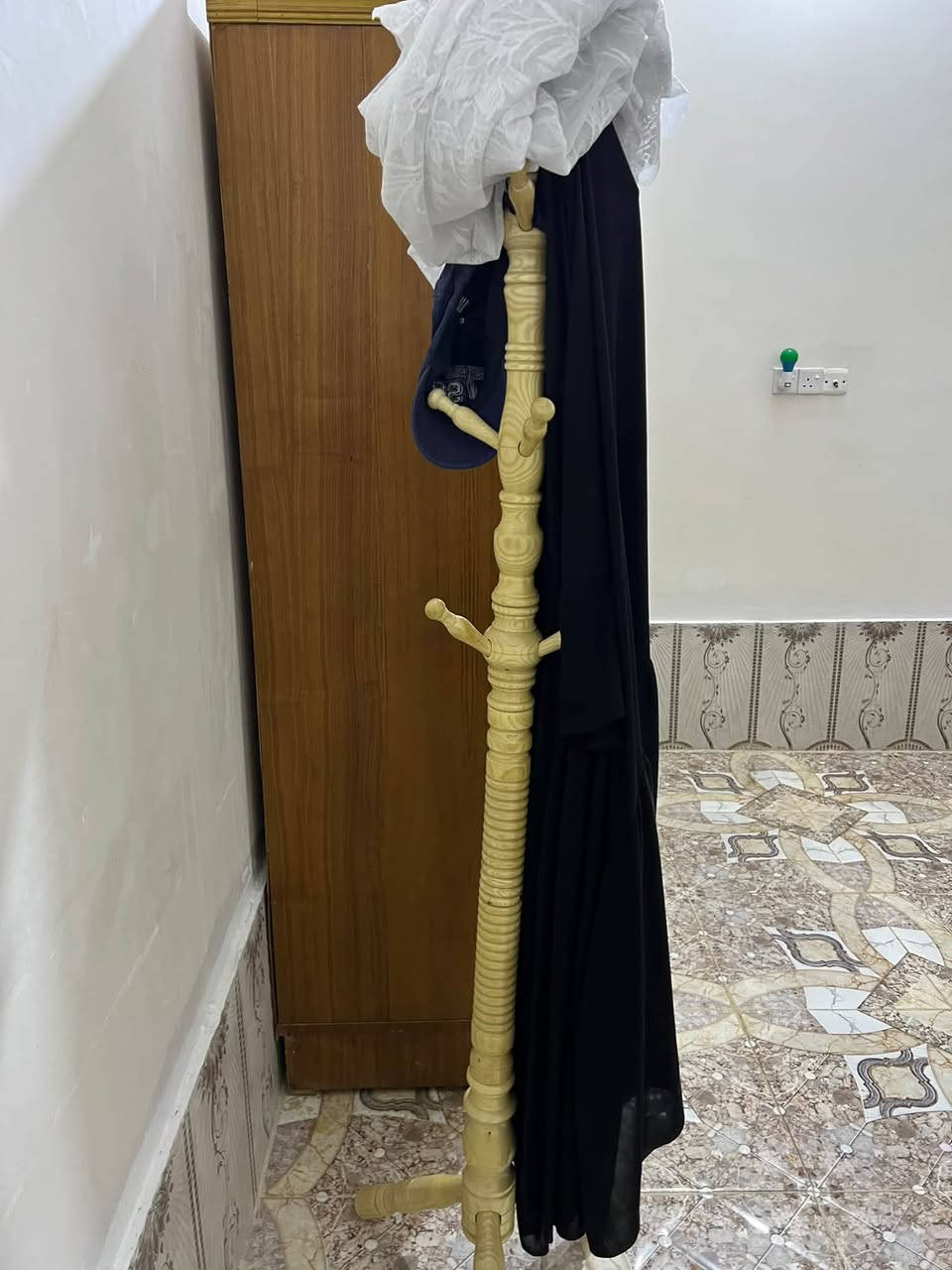 سبالت عدد 2 للبيع نوعية جبسون 1 ونص طن  ونوعية توسوت الباب الاول 3 طن  + مشرة مال ملابس + تعلاكة ملابس + مراية تشتغل لمس بيهة 3 اضوية غراض جديدات نضيفات مال بيت للاتصال ***********
