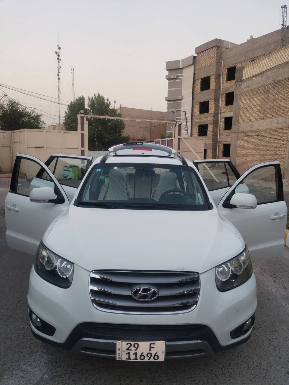 سنتافي 2012 خليجي رقم انكليزي سنويه بسمي
السياره 4 سلندر خليجي 
تحويل مباشر 
المواصفات 
فتحة سقف
 تحكمات ستيرن
 اشاير بالمري
 المري شفط
 تبريد ٣ قطع خير من الله 
 سبعة راكب 
كامره و حساسات خلفية  
تخم تاير جديد 
حداديه كير مكينه كل نقص ما بيها ان شاء الله 
فتحه ب السكف
صبغ نص الباب خلف السائق بدون معجون والسونار موجود 
السعر 130 ورقة و بيها مجال (بيع فقط )
للتواصل*********** 
مكان السياره بغداد
