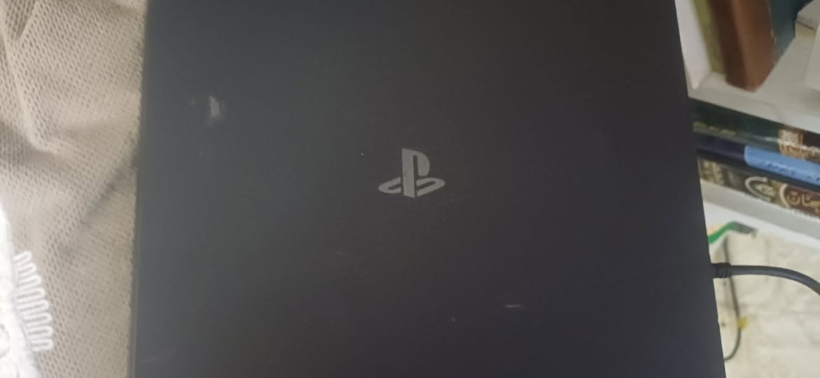 بلايستيشن 4 سليم • 500GB • ذراعين واحد عاطل