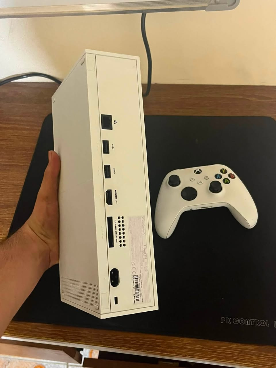 السلام عليكم
موجود سيريس اس للبيع استخدام قليل كلش البيع بسبب عدم الفراغ 
اصدار 23/11 ما مفتوح ولا مصلح 
تجي وياه يدته الاصليه هماتين لا مفتوحه ولا مصلحه الجهاز نضيف كلش 
بي اللعاب منسوخه او مملوكه حوالي ١٠٠ لعبه واغلبهم قويات 
وهماتين انطيك حساب بي gta 5 
السعر 390 وبي مجال ملحقاته كامله موجوده والكارتون هماتين مالته موجود 
مكاني سماوه قضاء الخضر
توصيل موجود لجميع المحافظات
***********
