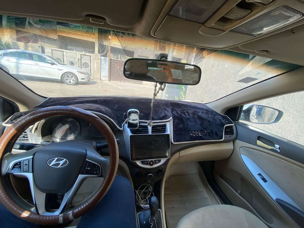 هونداي اكسنت 2013 خليجي
رقم بغداد دولي مميز بأسمي  
محرك 1600cc دوش
كير At

 
 
شاشة كار بلي + كامرا 
فتحة طكتين

اشاير بلمري
تحكم ستيرن جهتين 
5 تجاوي منفصلة
5ويل كب 

بلادية بس دعاميات تعبانه وطخطخات بلباب الخلفي  بدون ضربه 🪛
منظومة تبريد جديدة 
داينمو جديد
 
تخم مجاول جديد
تخم بلكات جديد 
عبوة فيول بمب جديدة 
مسويلهة ادامة  
دهن وفلاتر جديدة 
سيارة جاهزة متصرف عليها ربع

مكاني بغداد الدورة 

السعر 95$ وبيها مجال بسيط للشراي

للاتصال ***********
