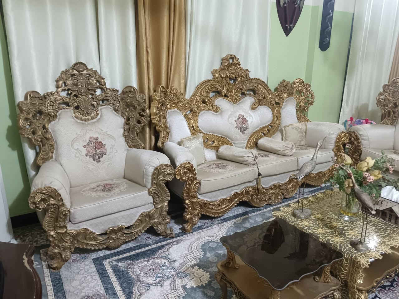للبيع تخم ملكي.. نظيف مع طبلات عدد ٣ وحده جبيرة و٢ صغار السعر ٦٥٠ وبي مجال... مكاني حله قرب شارع ٤٠.. للاستفسار التواصل ***********
