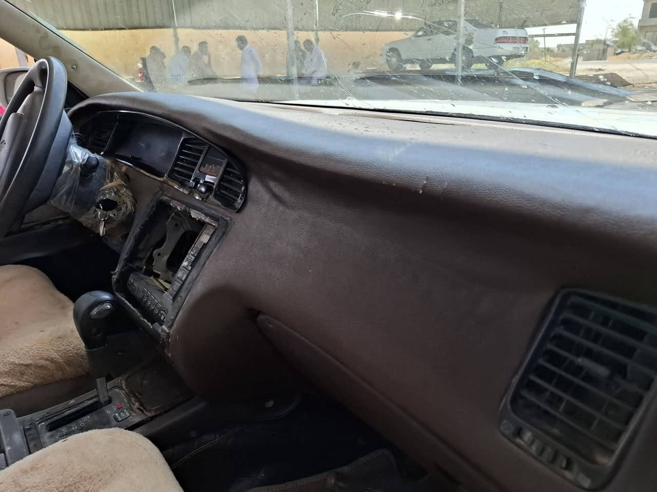 السلام عليكم مكلف بل نشر للبيع بطه موديل ١٩٩٢ كيرمحرك شرط كهرائيات كلها شغاله صدر تايرات نص عمر رقم دولي شرط التحويل سنويه لل٢٠٣٠ مكاني العلم السعر ٢٦ وبيها مجال ملاحضه صبغ عام خاص ماجاوب اتصل عل رقم ***********
