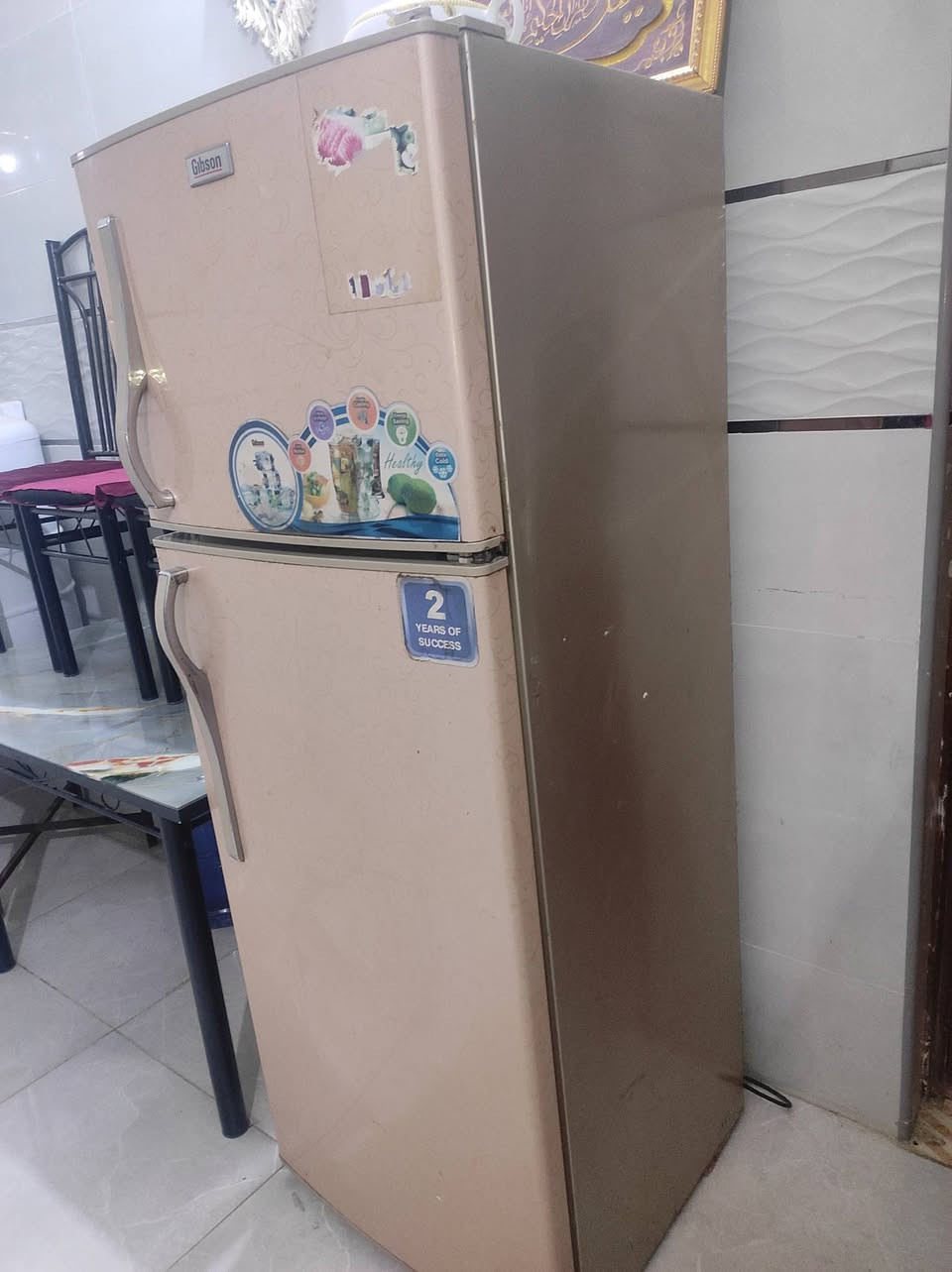 ثلاجه للبيع نضيفه ب100 وبيها مجال
***********
