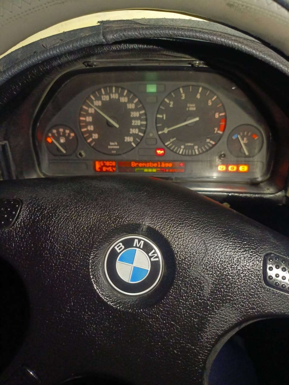 السلام عليكم BMW
رقم نينوى مسطرة 
سنويه 2030 ،،، حجم 525
شرط التحويل ،،، الشرعي بالموصل 
محرك كبس شرط ،،، كير عادي شرط 
الموقع/ موصل حي التأميم 
السعر/35
تلفون *********** بيها واتساب 
        ***********
 للعلم بحياتي ما مشتري بي ام كنت متوازي على 
مبلغ مالي وانطيت سيارة واخدت فرق 
ولا اعرف بالتفاصيل يعجبك تعال وتبشر 
       أخوكم أبو عبد الحي
