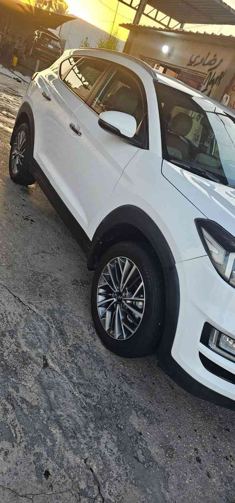 هيونداي توسان موديل 2020 خليجي للبيع 🚘
السلام عليكم  🌹

🔹 موديل 2020 خليجي
🔹 رقم بابل جديد 
🔹 سيارة بيه رشات صبغ 
🔹 ماشية 130 ألف حقيقي
🔹 السيارة جديدة جداً ونظيفة
🔹 السعر: 155 وبيها مجال 

📍 المكان: كربلاء  –
📞 للاستفسار ***********🌹***********
