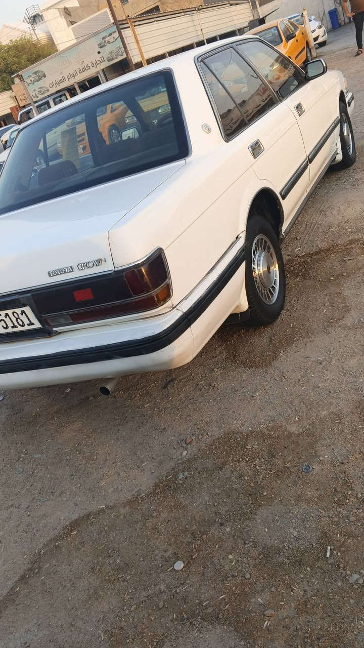 سلام عليكم للبيع سيدان1989
مكفوله من ضربه ولصبغ سياره جديده 
بيها تكحيلات مكينه كير جدد 2500بطه 
تبريد ثلج صدر تخم تاير جديد سياره متعوب عليها
كامله سعرها 68وبيها مجال بسيط مكاني البياع 
سياره بسمي تحويل مباشر ***********
