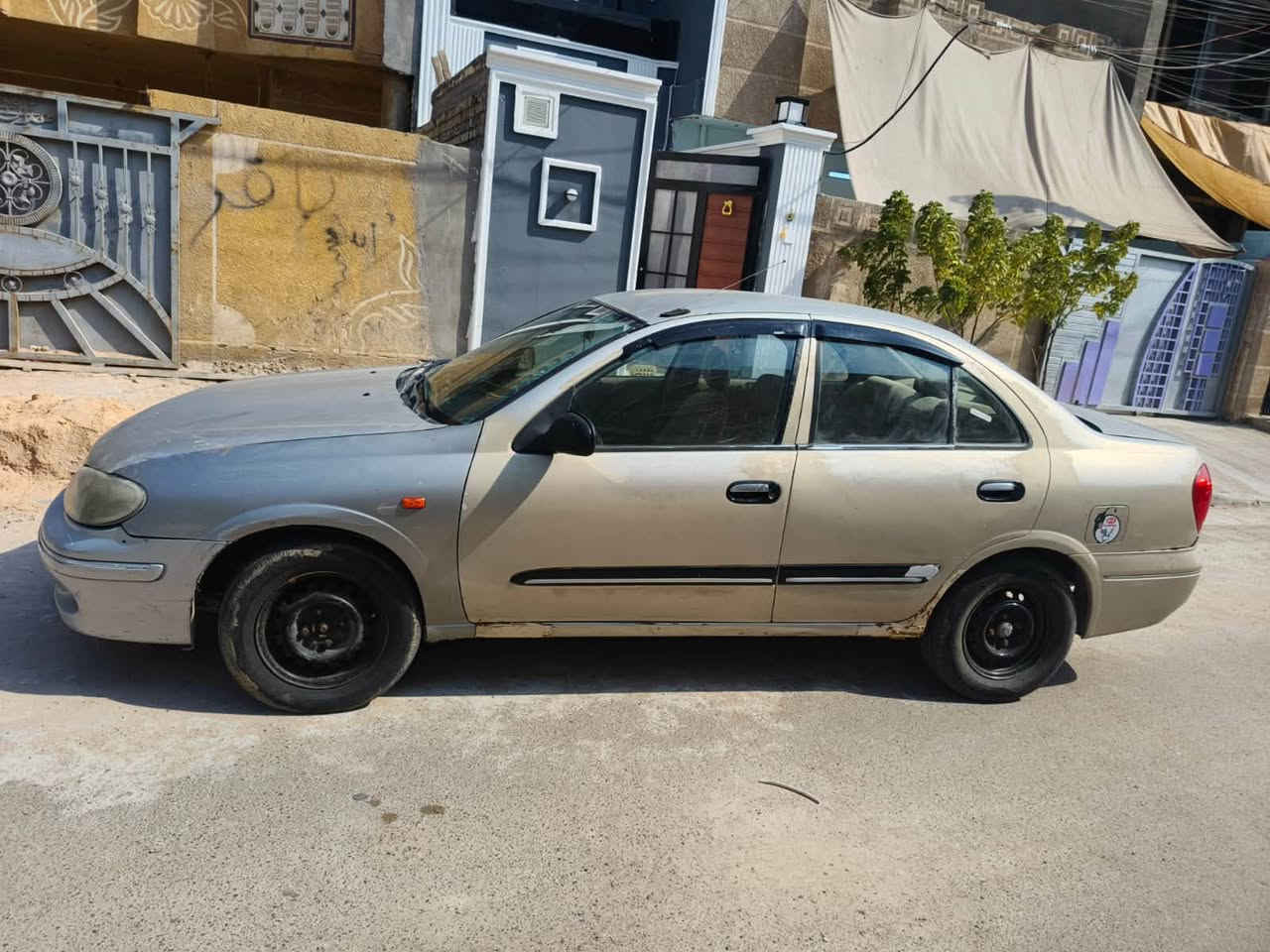 السلام عليكم سني موديل 2004 كير ومحرك خير من الله رقم بغداد سياره نفس ماموضح بل صوره مبدل جوملغ مالت سايق 
 سياره بدون صبغ ماشيه 41 حقيقي 
تبريد تدفئه مكاني بغداد أبو غريب سعر 62 وبي مجال  
هاذ رقم صاحب سياره ***********
اني مكلف بل نشر
