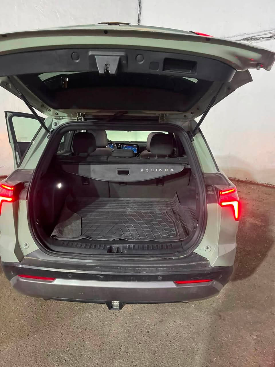 ⸻

🚗 للبيع | شفروليه إكوينوكس (Chevrolet Equinox)

سيارة نظيفة جدًا وبحالة ممتازة، استخدام شخصي ومحافظ عليها.

المواصفات:
✅ محرك بنزين توربو اقتصادي
✅ جير أوتوماتيك
✅ شاشة لمس كبيرة مع نظام معلومات وترفيه
✅ كاميرا خلفية وحساسات
✅ تشغيل بصمة وزر تشغيل
✅ إنارة LED أمامية وخلفية
✅ جنوط ألمنيوم
✅ تكييف ممتاز
✅ داخلية نظيفة جدًا

حالة السيارة:

* الماكينة والجير والشاصي بحالة ممتازة.
* لا تحتاج أي مصروف.
* جاهزة للفحص.

💰 السعر: خاص (للجادين فقط).

📩 للاستفسار أو المعاينة، يرجى التواصل على الخاص.
***********
