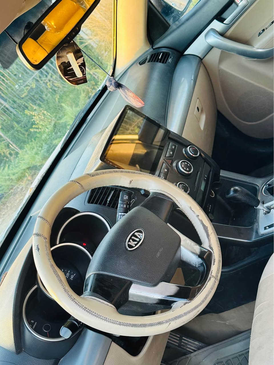 کيا سۆرينتۆ ٢٠١٢
سە ياره كه كه وتوه به لايا چوار پارچه ى بۆياخه به عام بۆياخ ئه يفرۆشم سه قفى ته عديل سارده پيش و دواى كه پسه بيناوگرتن بى ئيرباك شانسى و هه مووى به شه رت 

گيرو مه كينه ى به شه رت ژينگه و سه نه وى تازه يه 
ته حويل خرامه به شه رت. سعرى (٨٩$) معامه له يه كى زۆر زۆر كه م له سليمانيم
*********** السليمانية, العراق
