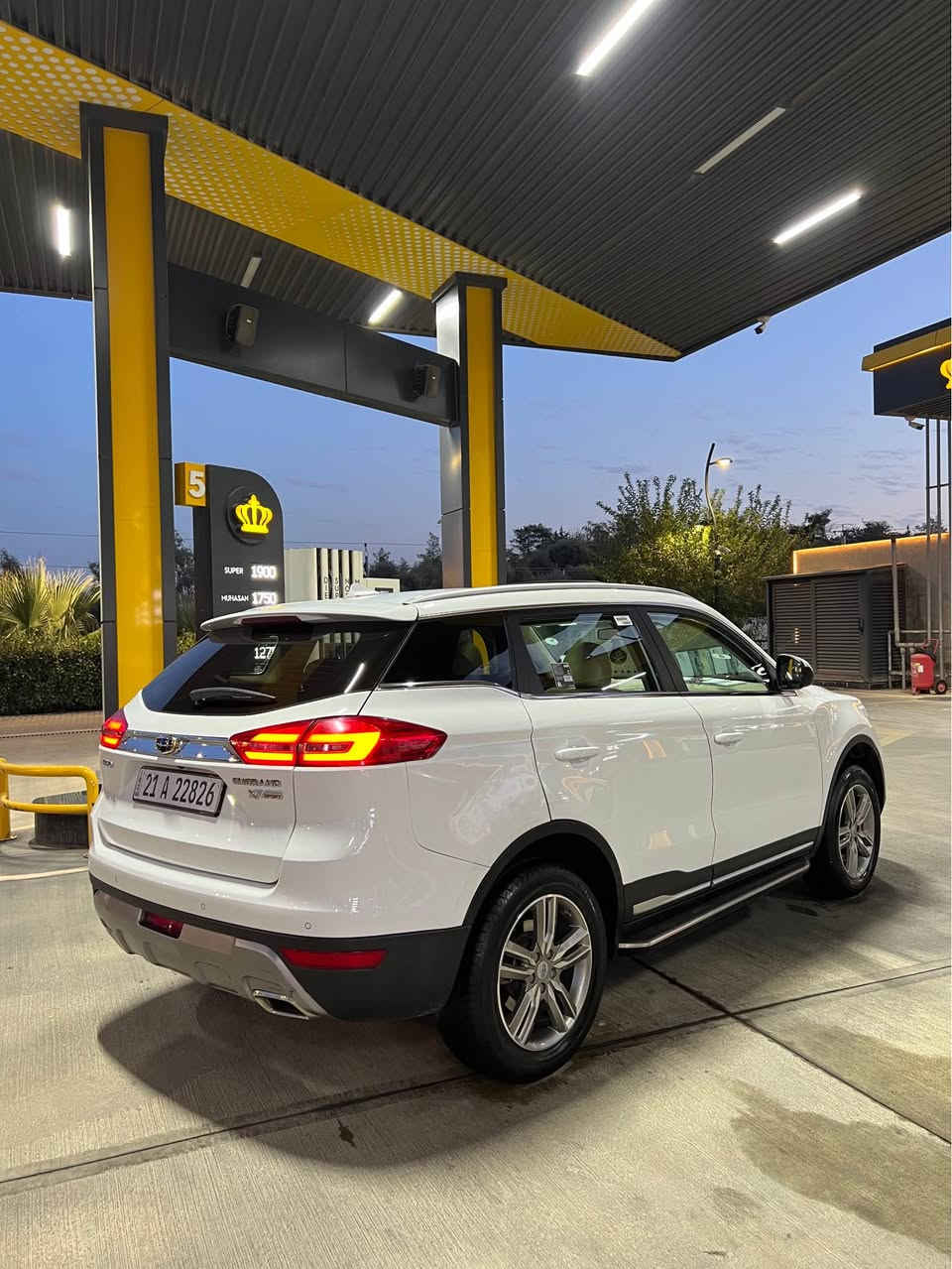 ***********  سليمانى 
ته نيا ٩٦ $ 
🚙 جیلی ئێم گراند (Geely Emgrand X7 Sport)   مەکینە ٢.٤ بيلاد گيرو مه كينه كامرى بيلاد  
نه گێڕ نە مەکینە نە کراوەتەوە
مۆدێل: ٢٠٢١ فول ماسه فات
تۆربۆ نیە  
گێڕ: ئۆتۆماتیک و عاديو سپورت .
٥٢ هەزار رۆیشتوه
گێرومه كينه و ته بريدو ته قه و ره قه به شه رت 
 ته حويلو خرامه به شه رت تا ٢٠٢٨ تازەیە 
به س بونيت و چەمەلەخی سەکن پێشەوە بوياخه  کەمیک ناوی گرتوە (سەیارەیەکی زۆر پاکە).
 پانوراما  و سلاید 
گيچ ئه لكترونى 
کوشن جلد ناو زەرد + کوشن کارەبایی.
 بەسمە هه ردو به سمه م ى شه ريكه ى ماوه + برێک بەسمە ؤتو هولد و تراكشن و يكو و سپورت
ئاوينه ى ئه خه وى ته حديد سورعه و سوكان فوليوم  
 حاسەی پێش و دوا + کامێرای .
 ده سكو ئاوينه و پانؤراما ؤتويه 
فڵچە و لایت ئۆتۆ 
*********** السليمانية, العراق
