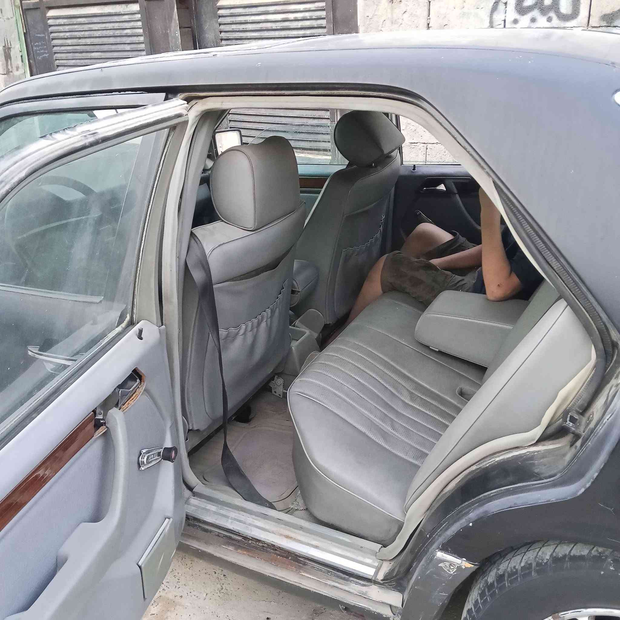 السلام عليكم سيارة مارسدس محرك بطه 300 سعر 35 بسمي العنوان بغدادلبياع شهداء البياع موبايل ***********رجا موشراي
