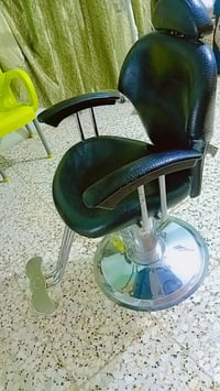 اغراض حلاقة • كرسي حلاق • جهاز تنظيف بخار