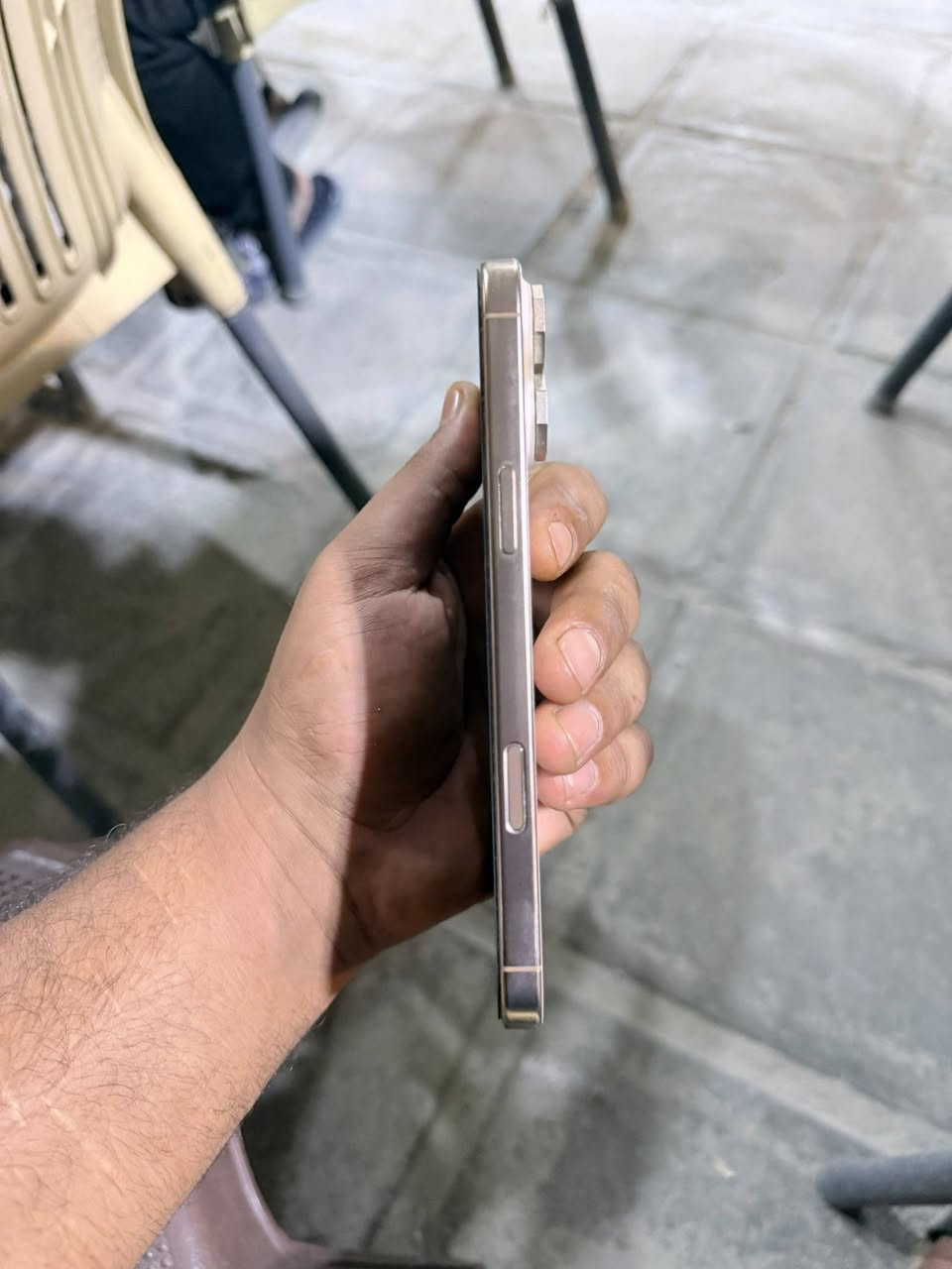 سلام عليكم 
16 برو ماكس 256 

بطاريته 94 نظافته 100 

ملحقاته كامله كيبله + كارتونه

سعره 1300 الف عنواني نجف تواصل /***********
