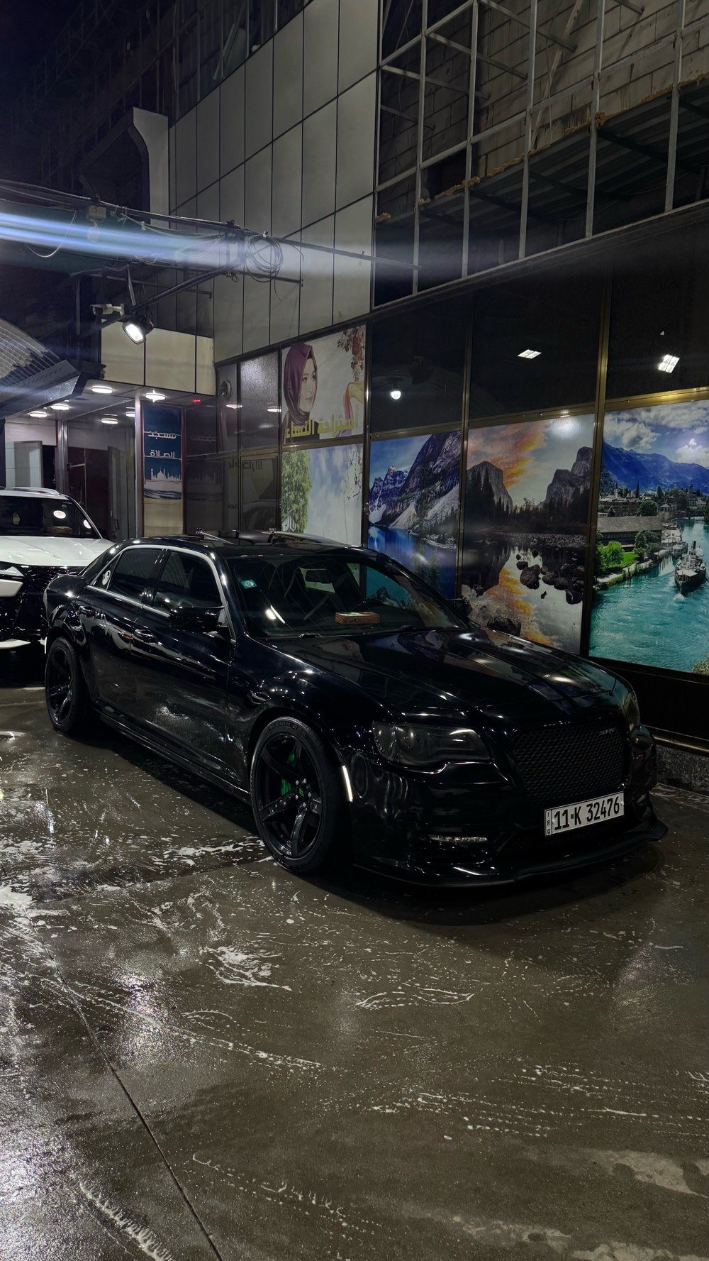 اوباما 2020 V8 للبيع
***********
شنو الموديل/الفئة بالضبط؟ وهل هي 300S لو فئة ثانية؟: 
موديل 2020 V8
شكد الممشى الفعلي للسيارة؟: 
42 الف ميل
وين موقع السيارة هسه حتى ينفحصونها أو يشوفوها؟: 
البصرة
شنو السعر النهائي وهل أكو قابلية على التفاوض؟: 
بيها مجال بسيط
