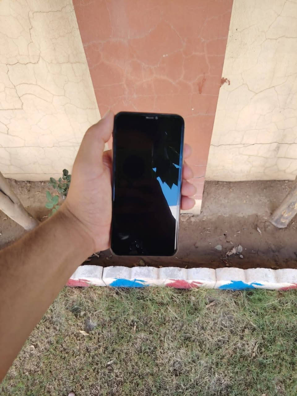 11 برو ماكس مبدل شاشه وفيس ايدي متوقف بطاريه 75 ذاكره 256 جهاز كله شقال كامره سماعه اتصال 
السعر 190 جماعه 160 لا طبون 
الرقم ***********

نص مكتوب في الصور:
- 9:34
- حالة البطارية والشحن
- رسالة مهمة حول البطارية
- حالة بطاريتك متدنية جدًا. يمكن أن يبدل أحد
- مزودي خدمة Apple المعتممدين البطارية
- لاستعادة الأداء والطاقة القصويين.
- العثور على خيارات الخدمة...
- الحد الأقصى للقدرة 75%
- هذا قياس لقدرة البطارية مقارنة بقدرتها عندما كانت
- جديدة. قد تتسبب القدرة المنخفضة بتقليل ساعات
- الاستخدام بين عملية الشحن والأخرى.
- أقصى قدرة للأداء
- ستساعد الأنظمة المضمنة في النظام والمكونات في
- تخفيف آثار الأداء التي قد تلاحظها أثناء التقدم الكيميائي
- في عمر بطارية iPhone.
- شحن البطارية المحسن
- للحد من استنزاف عمر البطارية، يتعلم الـ iPhone من
- عادات الشحن اليومية، بحيث ينتظر ولا يتجاوز 80%
- حتى يحين موعد حاجتك إلى استخدامه.