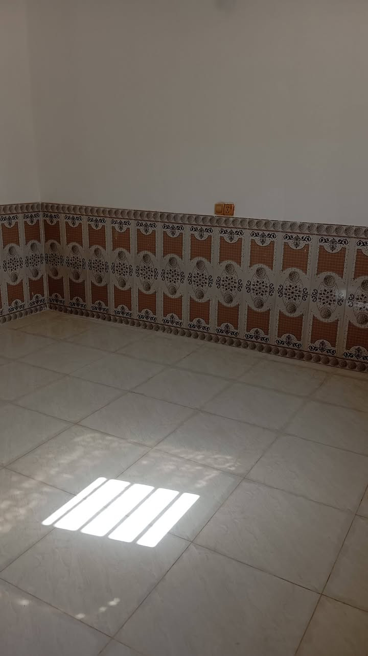 منطقة ٥١ الف • ٥٠م • غرفة وصالة