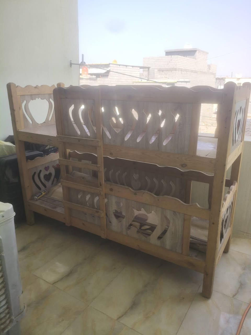 السلام عليكم سرير نفرين احطاطة للبيع بسعر 85وبي مجال 
***********

