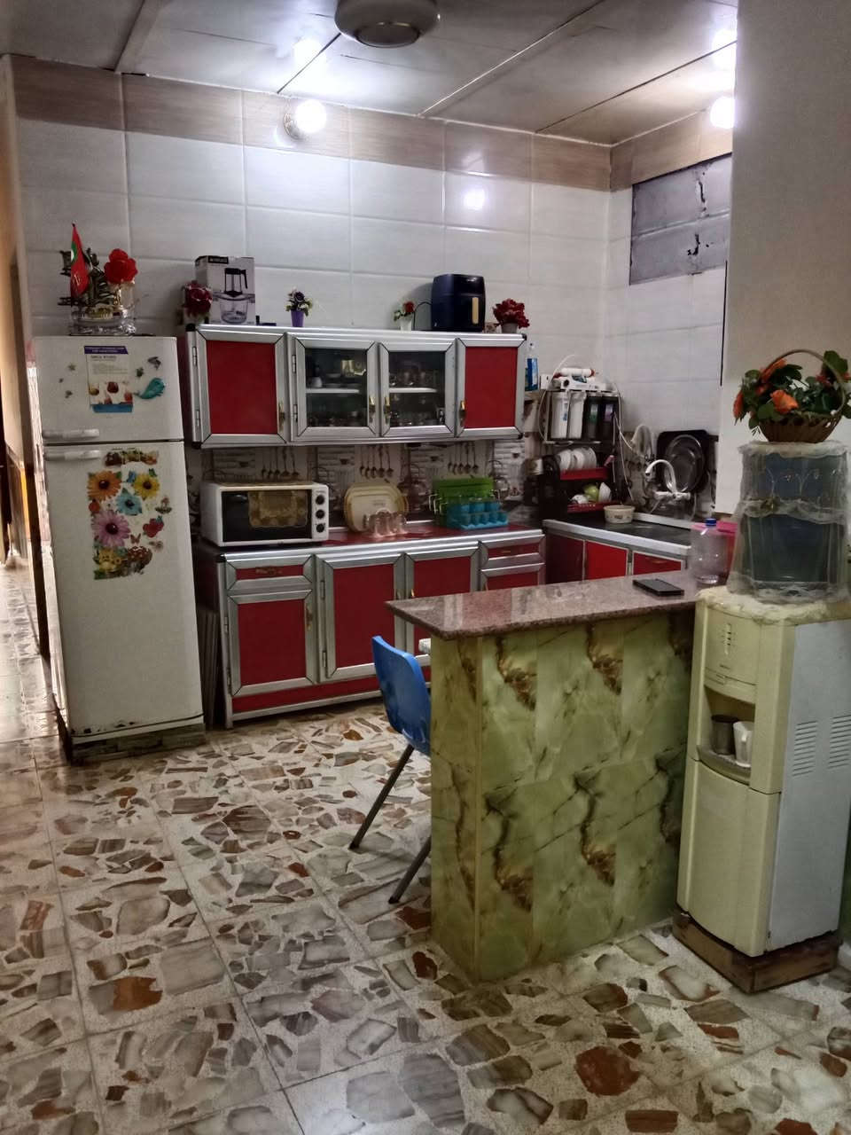 سلام عليكم بيت مساحه 100م طابو زراعي سند 25 بناء طابوق قاط ونص بناء حديث حي الحسين الجديد دوانم ابو حوراء السعر 70 وبيه مجال قليل ***********
