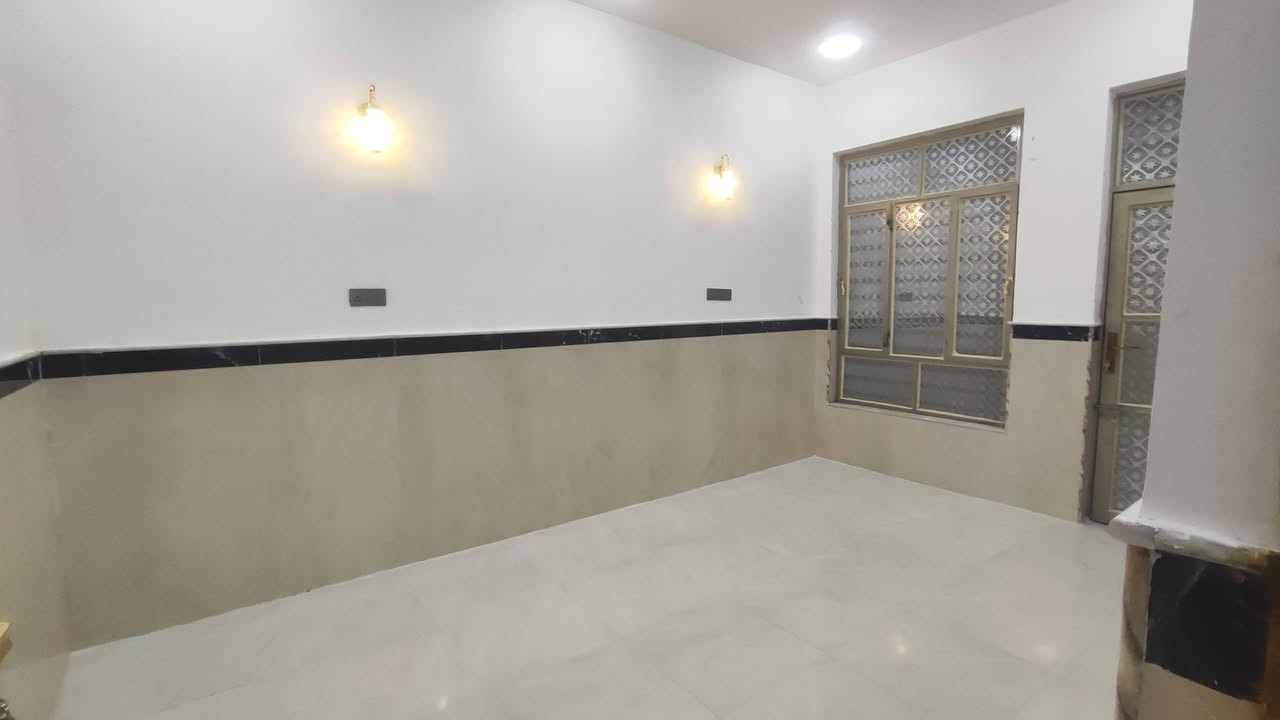دار للبيع المساحه 100 متر بناء درجه اولى وحديث حي الشيشان الثانيه ظهر شارع 30 رقم الهاتف ***********
