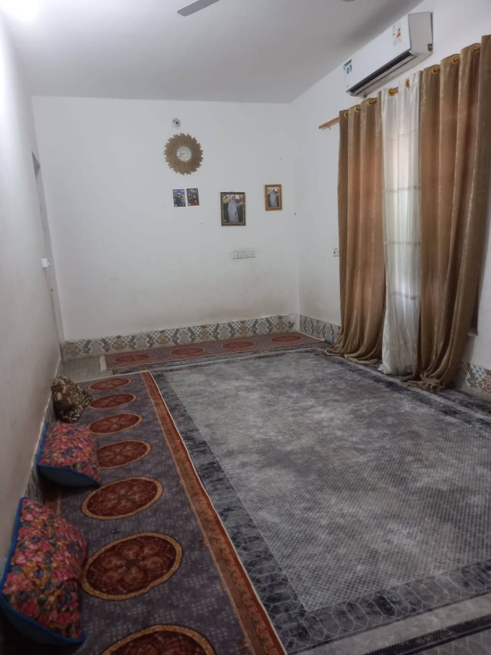 أرض زرعيه البيع المساحه ٢٠٠٠ متر وجهيته ٢٤ متر بيت جديد خدمات كامله بي عله طريق السنيه الدوانيه جهت الزوار عن الشارع العام ١٠٠ متر *********** غرفتين وصالتين وبراني وصحيات خارجيات وداخليات وكراج بي مساحه ترك
