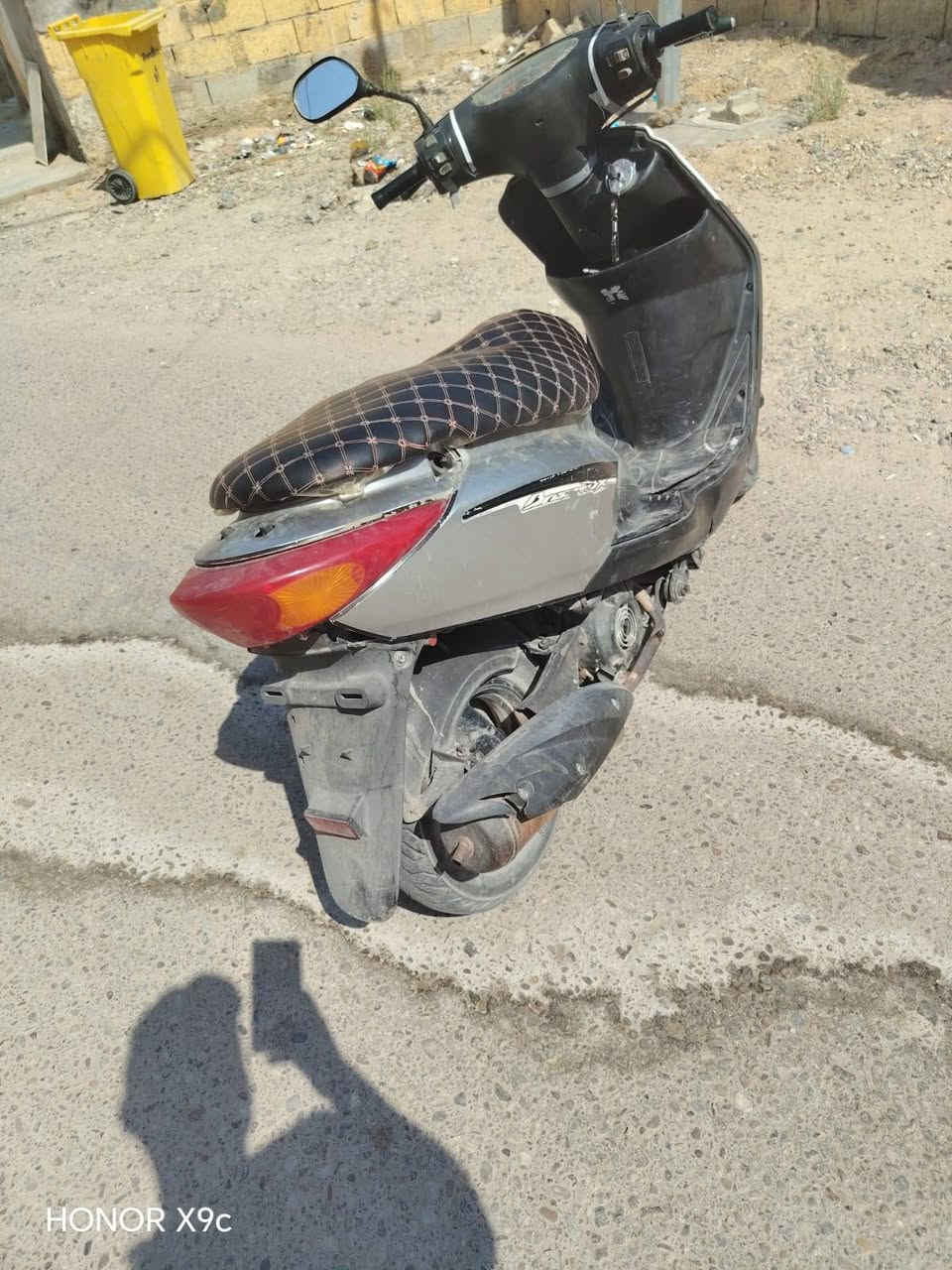 مكلف بالنشر بريز للبيع بعده بلادي مكينه خرسه سعره ٤٠٠الف رقم صاحبه ***********

نص مكتوب في الصور:
- HONOR X9c