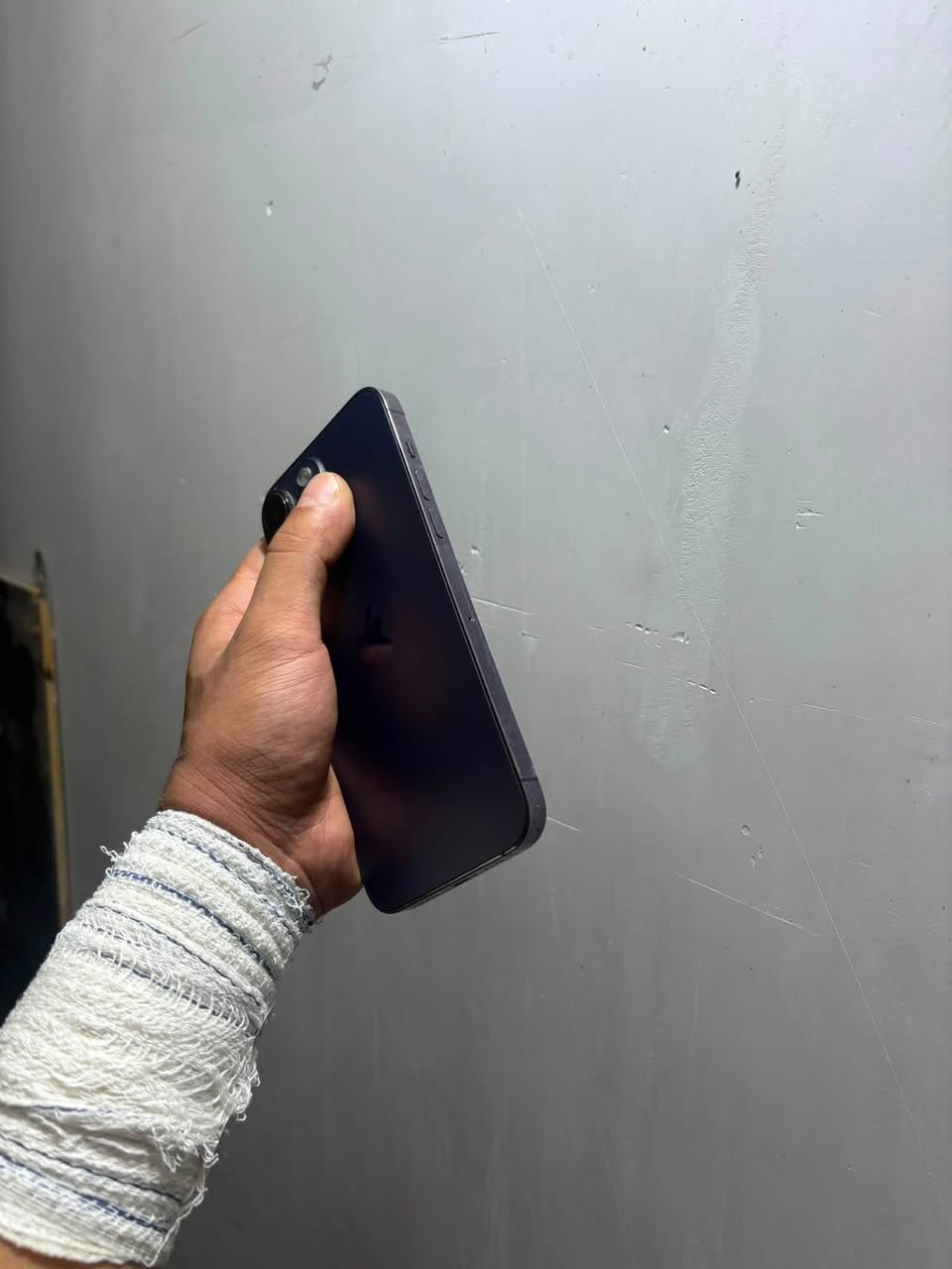 ايفون 14 برو ماكس شرق اوسط ذاكره 256 بطارية 80 كلشي بلادي شركه فقط مبدل ضهر اصلي وكاله وبي هذا الفطر ممبين ولا ماثر شرط رايده 750 نهائي مكاني بغداد ***********
