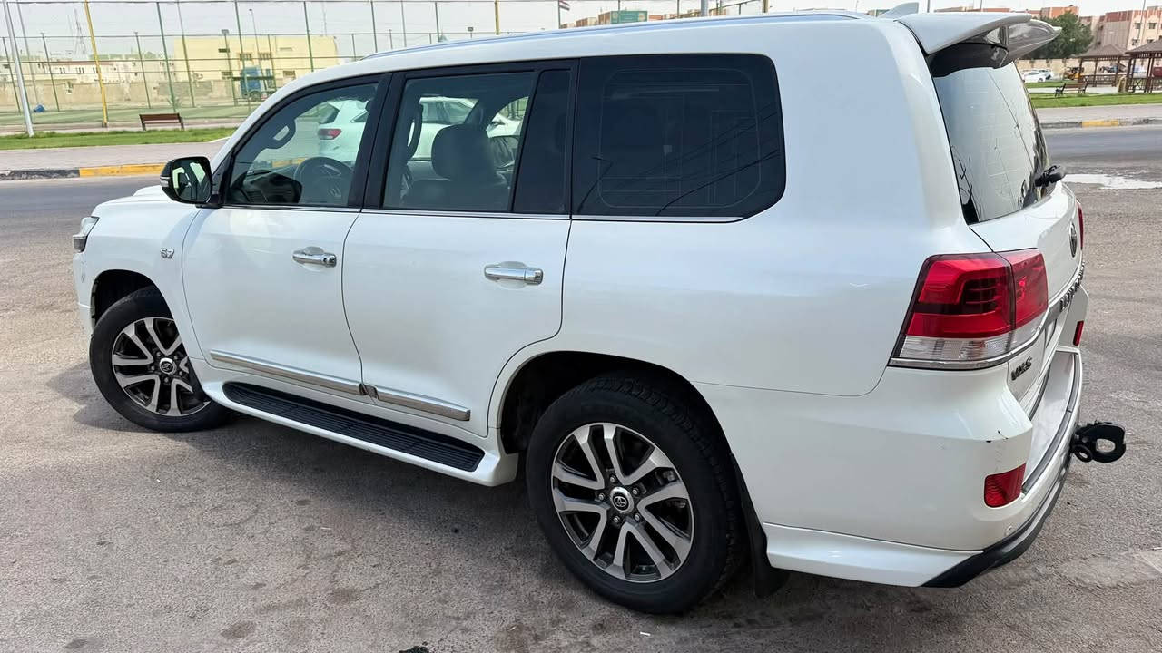 لاندكروز VX.S • ٢٠١٨ • كاز