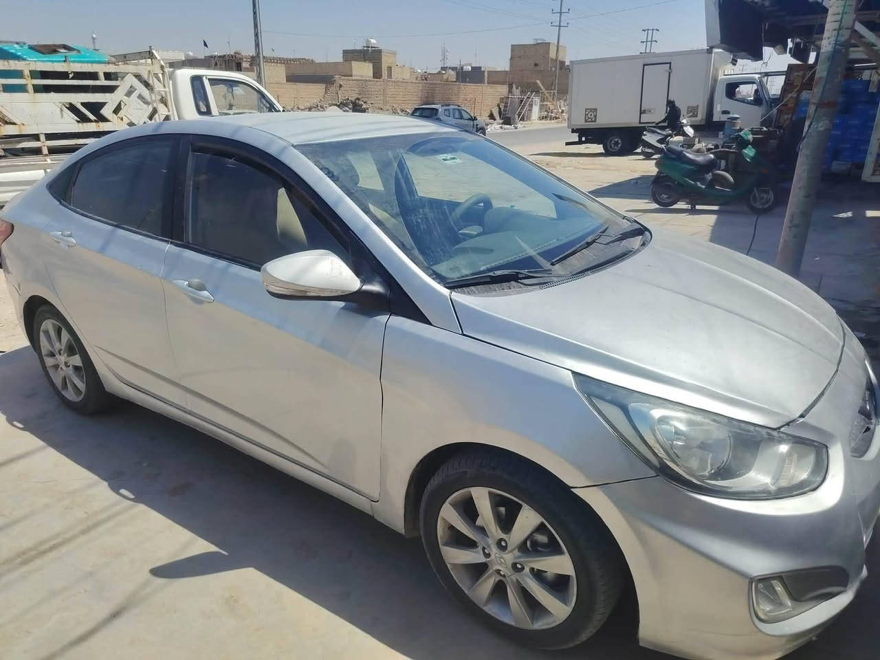 السلام عليكم هونداي اكسنت خليجي موديل 2014مكينه 1400رقم بغداد مكاني ديوانيه حي الجامعة بيه رشات صبغ ابيعك حزام  سعره 73  مع المجال ت***********
