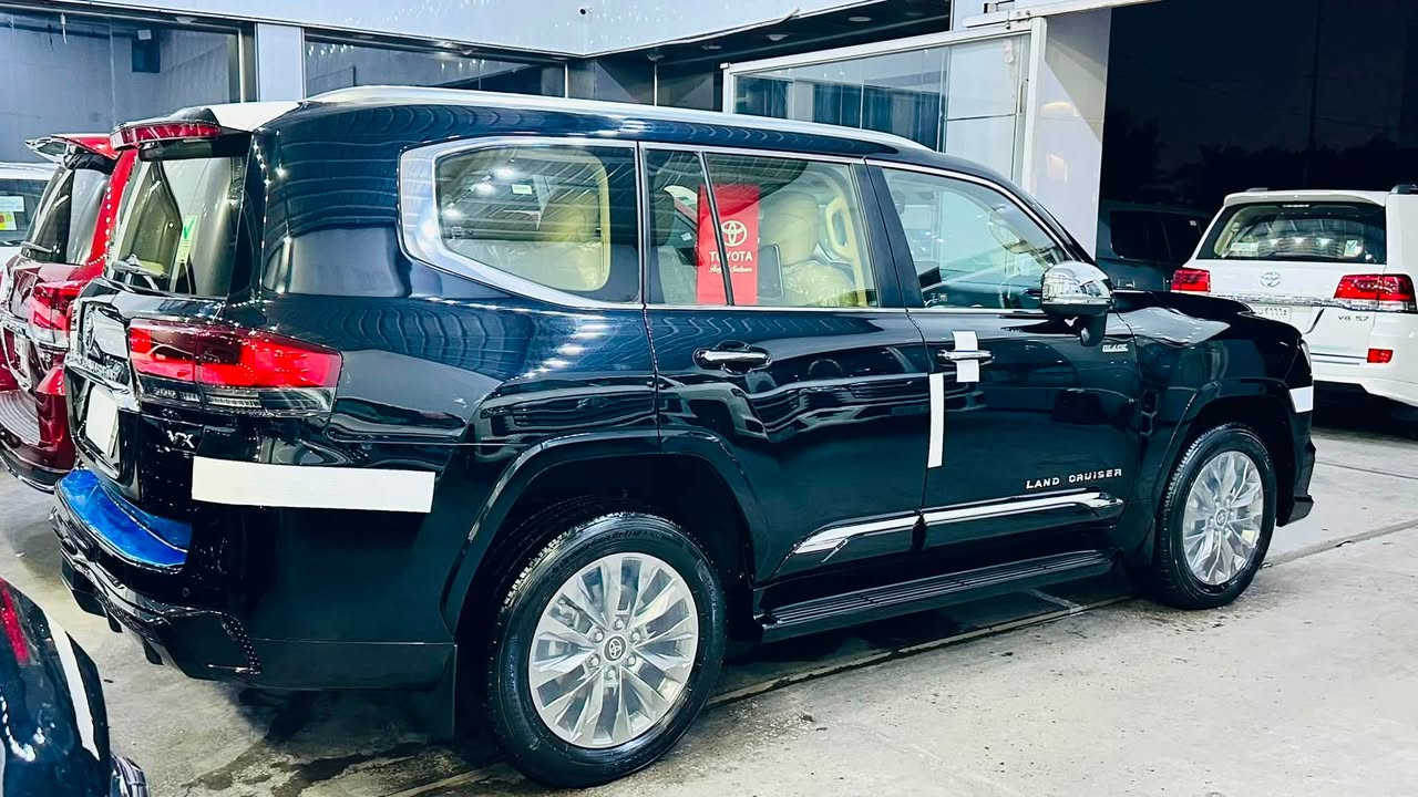 تويوتا لاندكرو VX LIMITED بلاك ادشن موديل 2023
وكالة SAS ماشية 57ألف كم
محرك 3.5L توين تيربو 
گير أوتوماتيك 10 سرعات
دفع رباعي 4X4
مواصفات VX Limited الأصلية
داخلية جلد
كشنات أمامية كهرباء
تبريد وتدفئة الكشنات
ذاكرة ميموري
ثلاثة صفوف مقاعد
فتحة سقف
شاشة كبيرة ونظام ملاحة
عدادات ديجيتال
كاميرات محيطية 360 درجة
حساسات أمامية وخلفية
رادار أمامي
مانع تصادم
تحديد ومحافظة على المسار
نقطة عمياء
مثبت سرعة متكيف
تحكمات كاملة بالستيرن
بصمة ودخول ذكي
تشغيل عن بُعد
شاحن موبايل لاسلكي
تبريد متعدد المناطق
ثلاجة
مرايا كهربائية
هاند بريك كهربائي
أوتو هولد
صندوق خلفي كهربائي
لايتات LED
جنوط ألمنيوم
أنظمة ثبات ومانع انزلاق
أنظمة قيادة للطرق الوعرة
السيارة جديدة ونظيفة
مكفولة كفالة عامة
مغلفه PPF 
المكان: بغداد 
للبيع او مراوس 

الـ💎ــسعر🟥:: اتصل ***********
