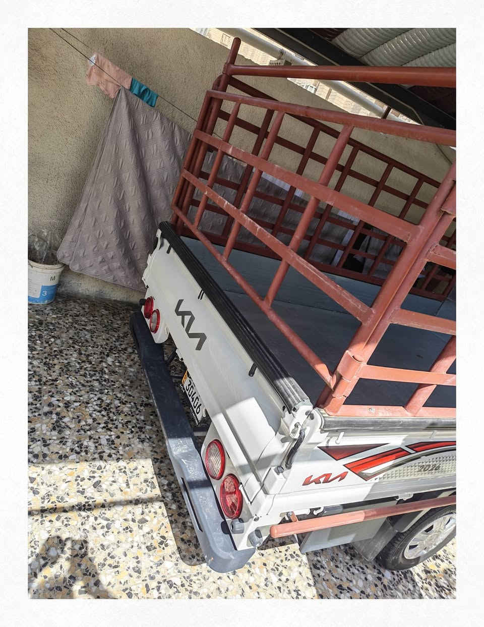 السلام عليكم كيا 2700 ماشيه 11,000 فقط بغداد السعر 175 سياره 26 شراي يخابرني مناقصه اي شيء ***********
